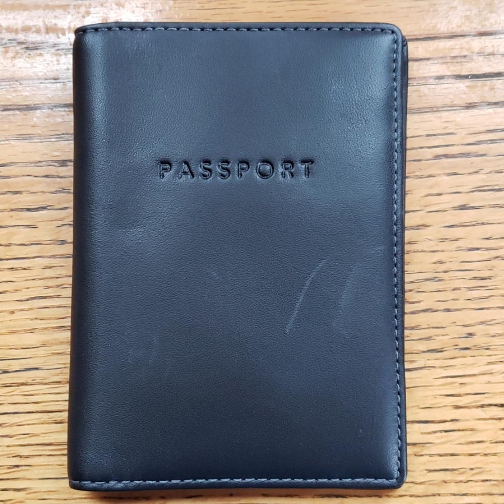 NWT COACH BLACK LEATHER PASSPORT CASE W/DUSTBAG